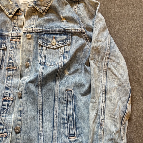 Old Navy Distressed Denim Jacket - Picture 5 of 9